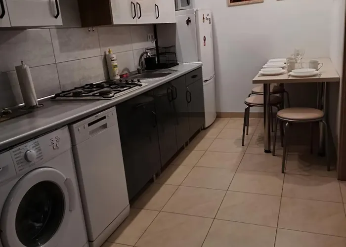 Obok Piotrkowskiej, Parking Gratis, Dostep Na Kod