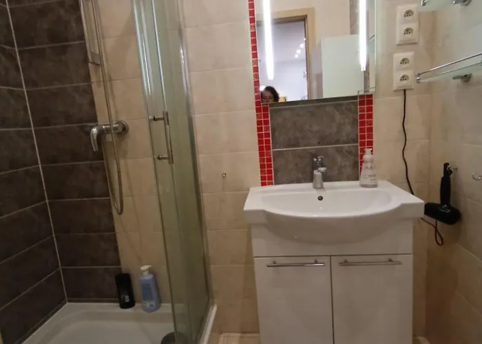 Obok Piotrkowskiej, Parking Gratis, Dostep Na Kod